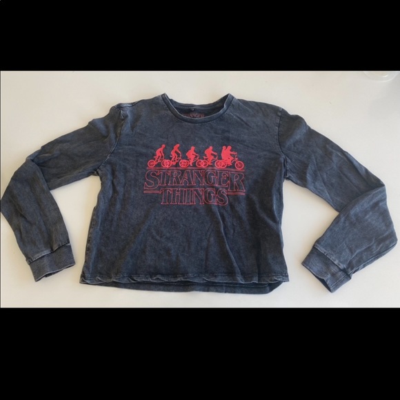 Tops - Stranger Things cropped long sleeve tee